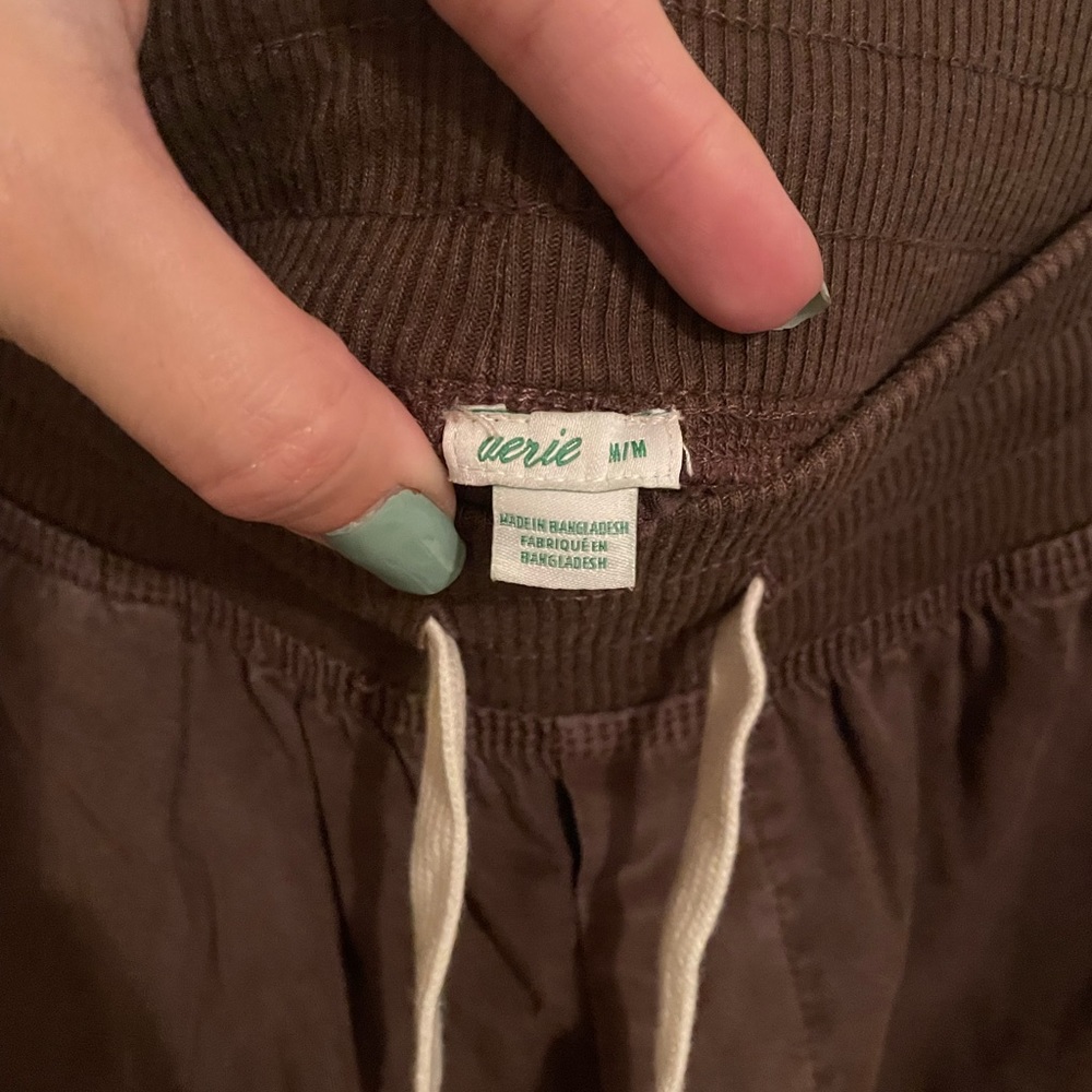 Women’s American Eagle cargo pocket joggers - Size M